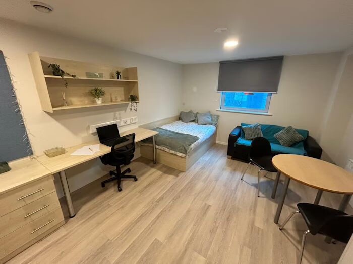 Studio - Trinity Square Roost - Gallery - 1