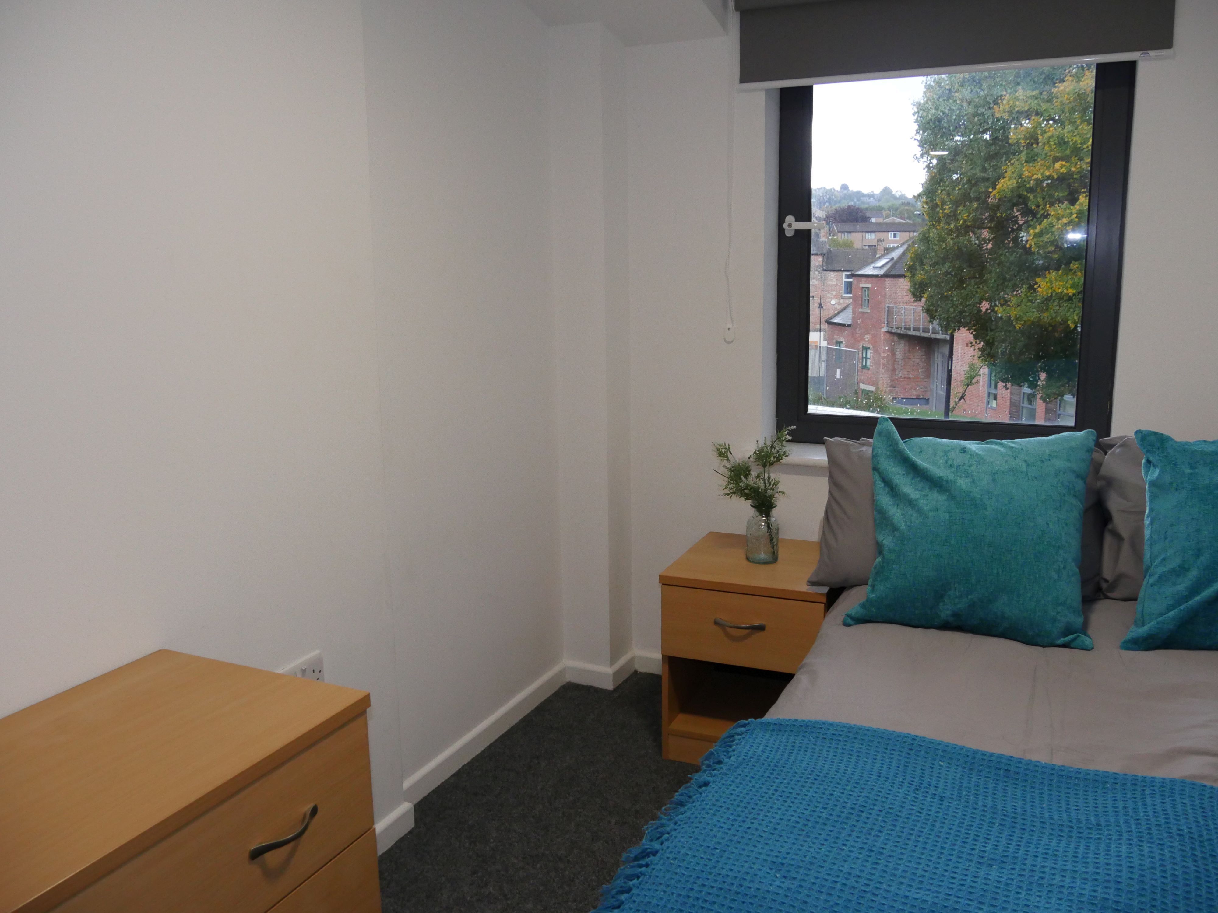  Bronze  -  Central Place  - Gallery -  5