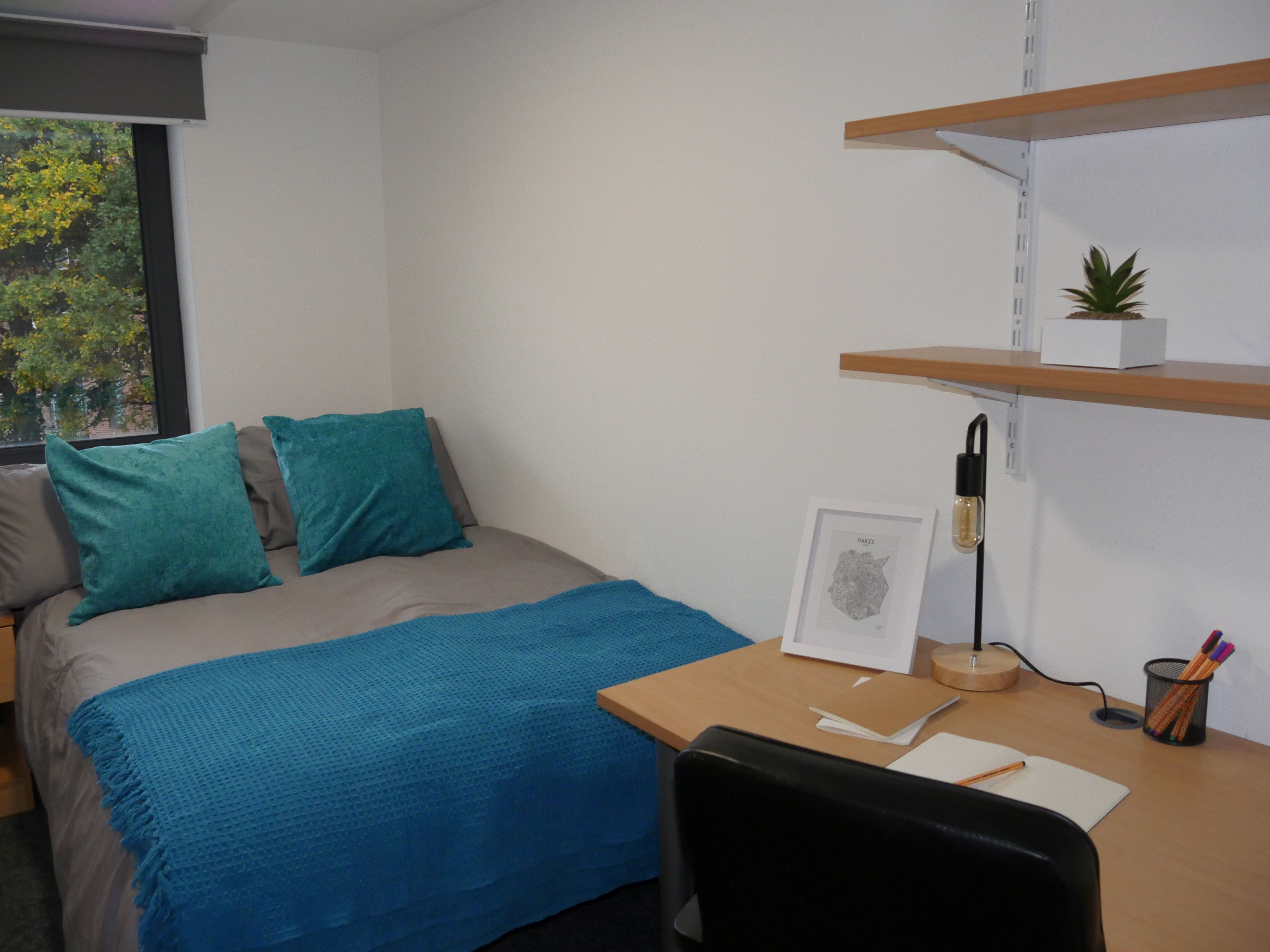  Bronze  -  Central Place  - Gallery -  3