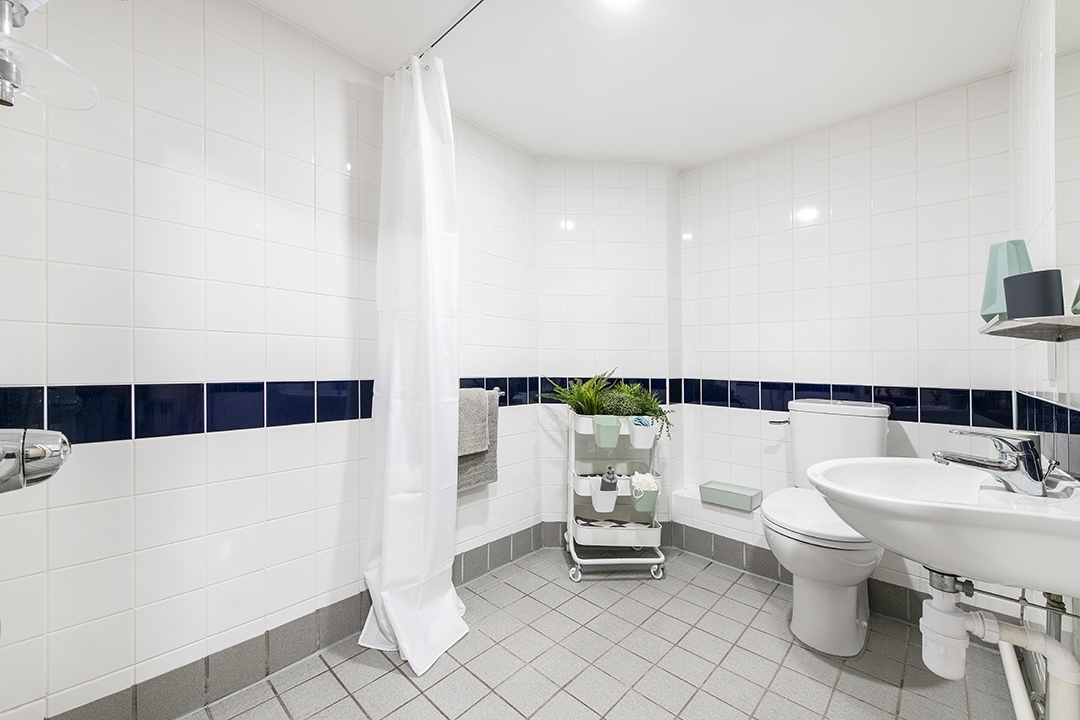  En-Suite Silver Plus  -  Sheffield 3 Roost  - Gallery -  2