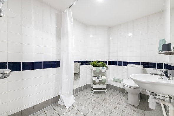  En-Suite Silver  -  Sheffield 3 Roost  - Gallery -  2