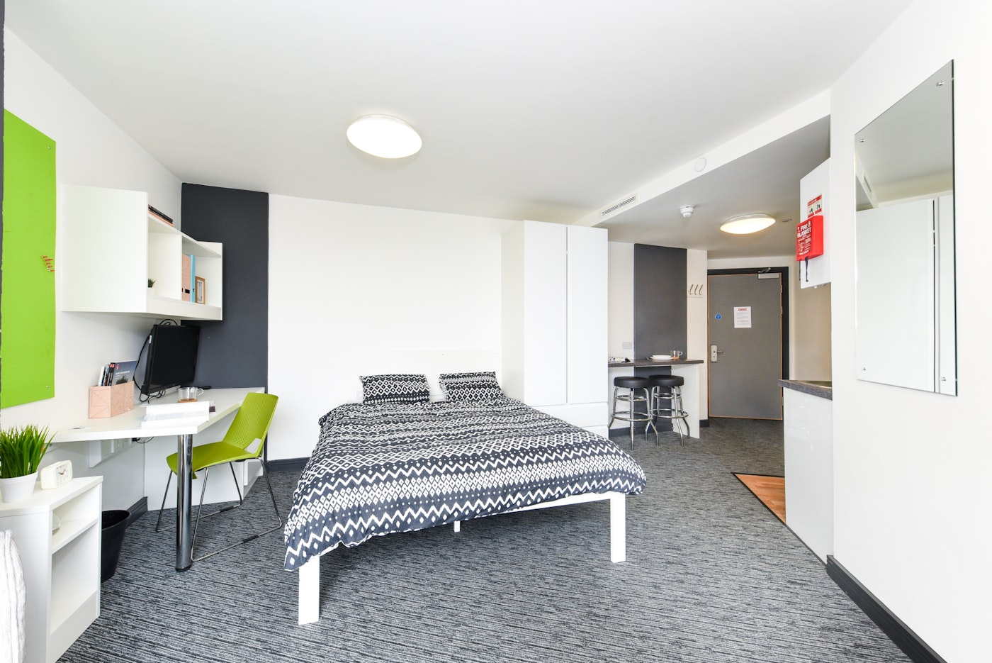  Studio Platinum Plus  -  St James' Point Roost  - Gallery -  1