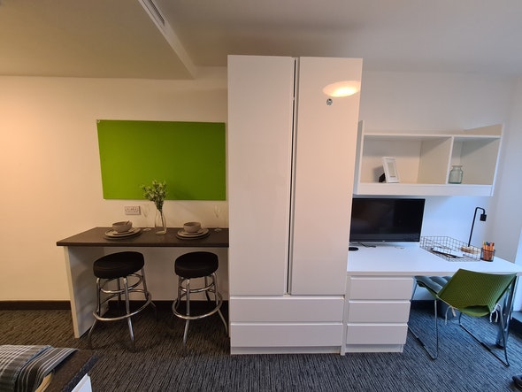  Studio Silver  -  St James' Point Roost  - Gallery -  2