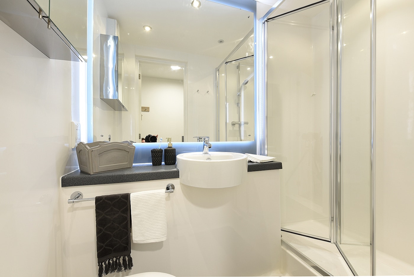  En-Suite Silver - Upper Floor  -  اس تي مونجوز  - Gallery -  5