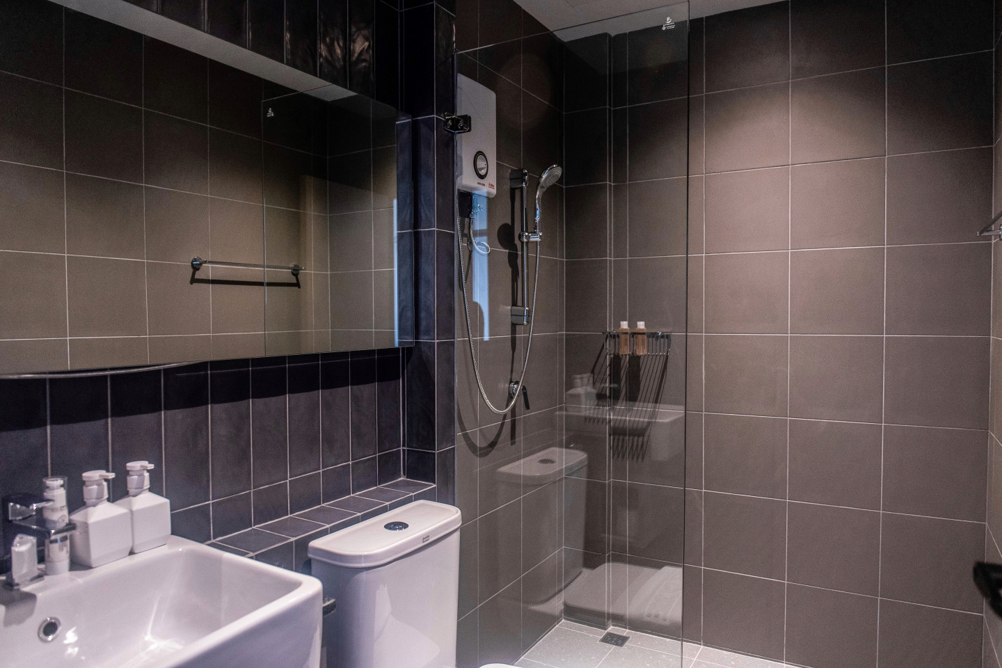 Ensuite Room - Gorgeous apartment 300 meters away from Sunday Walking Street - Gallery - 18