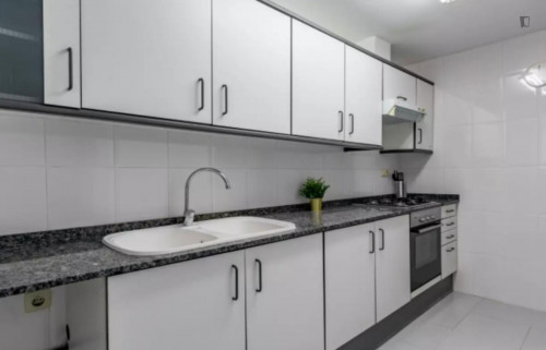 Single bedroom in a student flat, near the Ayora metro