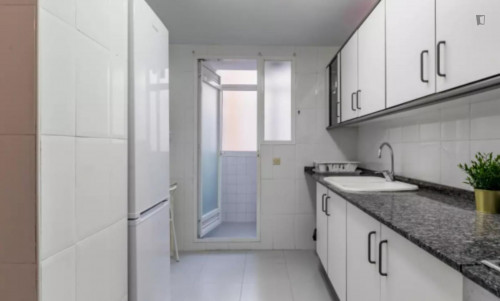 Single bedroom in a student flat, near the Ayora metro