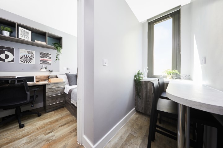  Club 2-Bed Apartment  -  Collegiate Crown Place Cardiff  - Gallery -  4