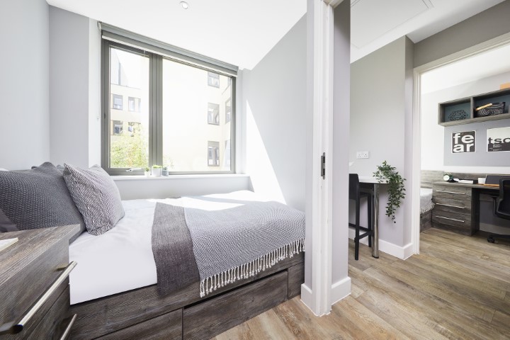  Club 2-Bed Apartment  -  Collegiate Crown Place Cardiff  - Gallery -  3