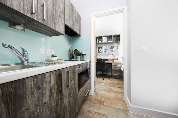  Club 2-Bed Apartment  -  Collegiate Crown Place Cardiff  - Gallery -  5