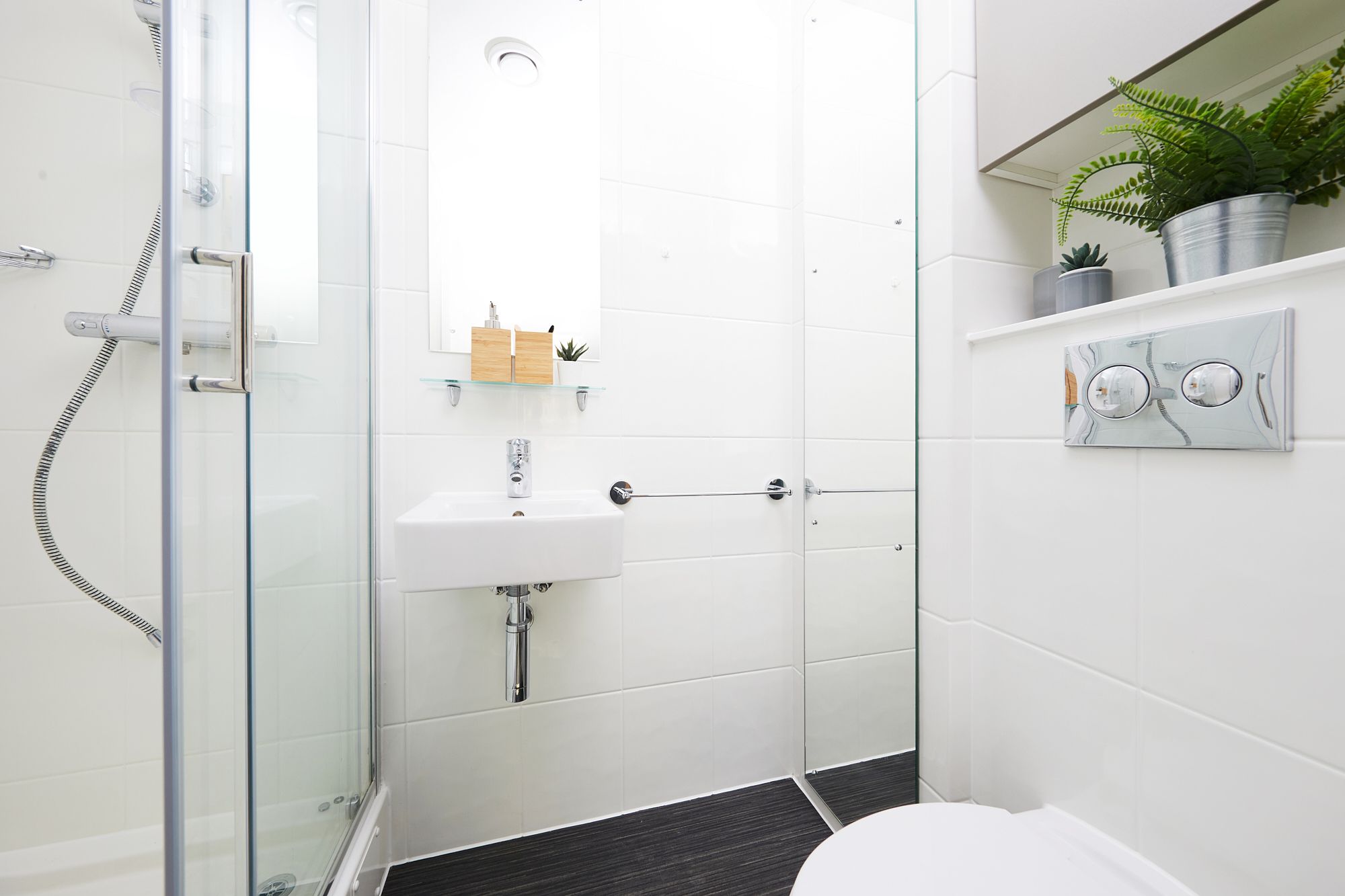 Premium 2-Bed Apartment - Collegiate Crown Place Cardiff - Gallery - 3