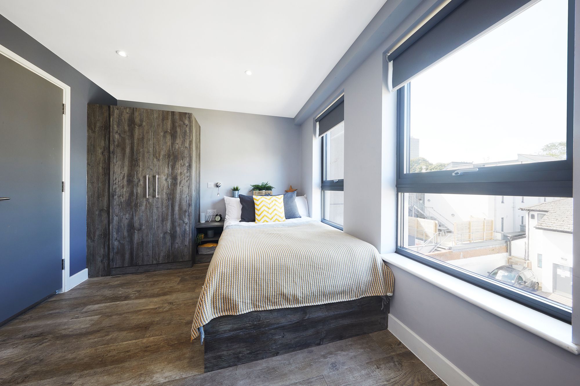  Premium 2-Bed Apartment  -  Collegiate Crown Place Cardiff  - Gallery -  1