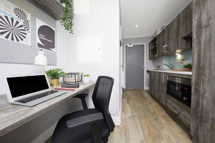  Standard Plus Studio  -  Collegiate Crown Place Cardiff  - Gallery -  3