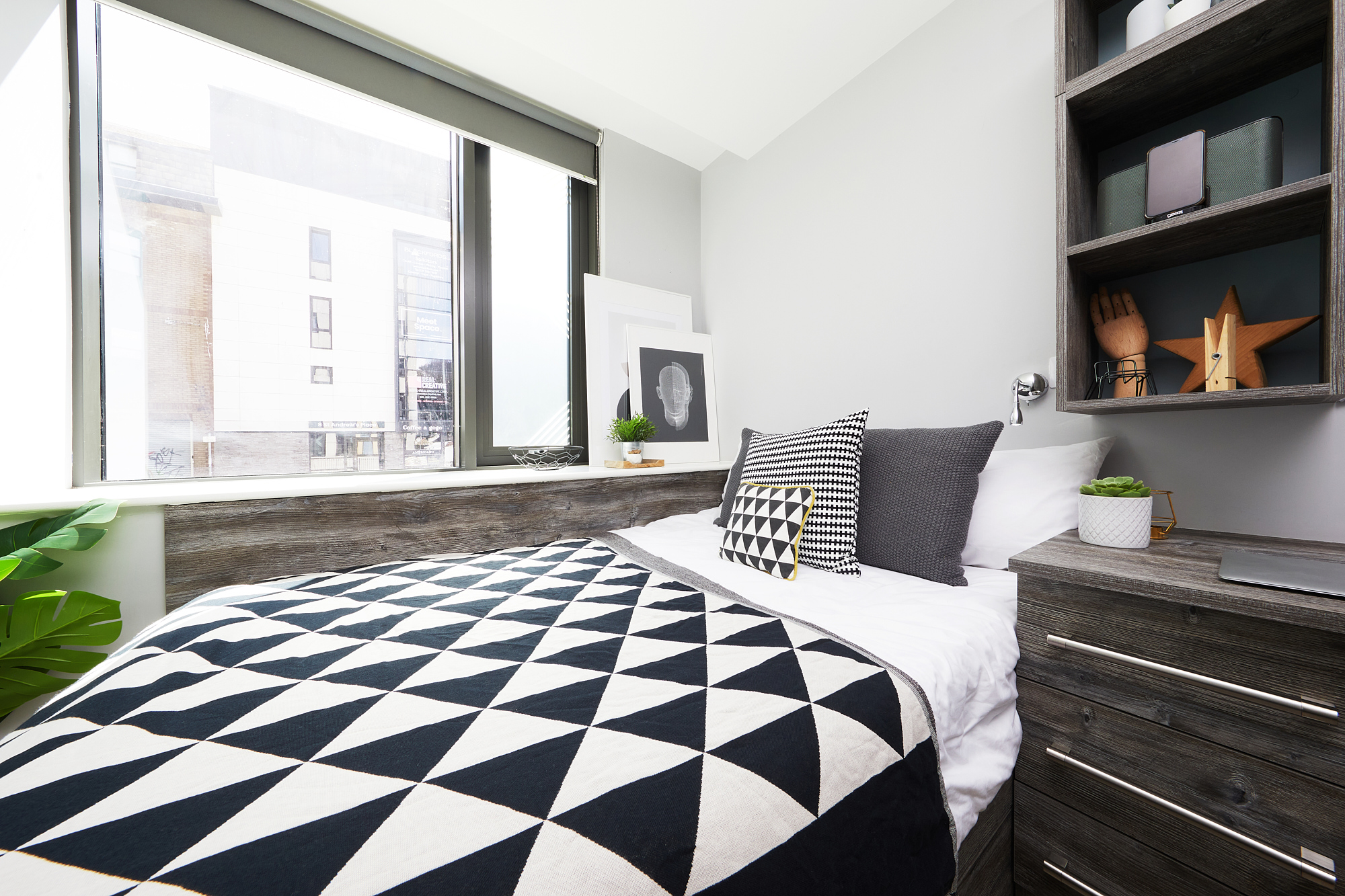 Platinum 1-Bed Apartment - Collegiate Crown Place Cardiff - Gallery - 1