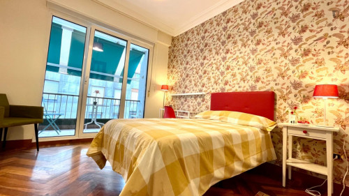 Really cool single bedroom with a balcony, in Indautxu