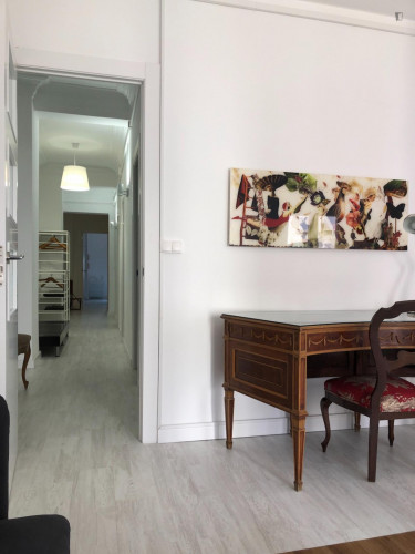 Piso con tres habitaciones, 1 baño completo y 1 aseo