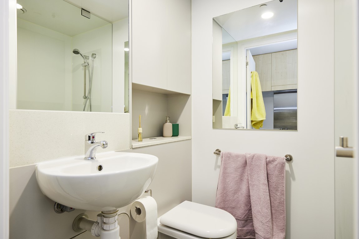  Ultra Studio Apartment - Double Bed With Standard View  -  Urbanest Cleveland Street  - Gallery -  5