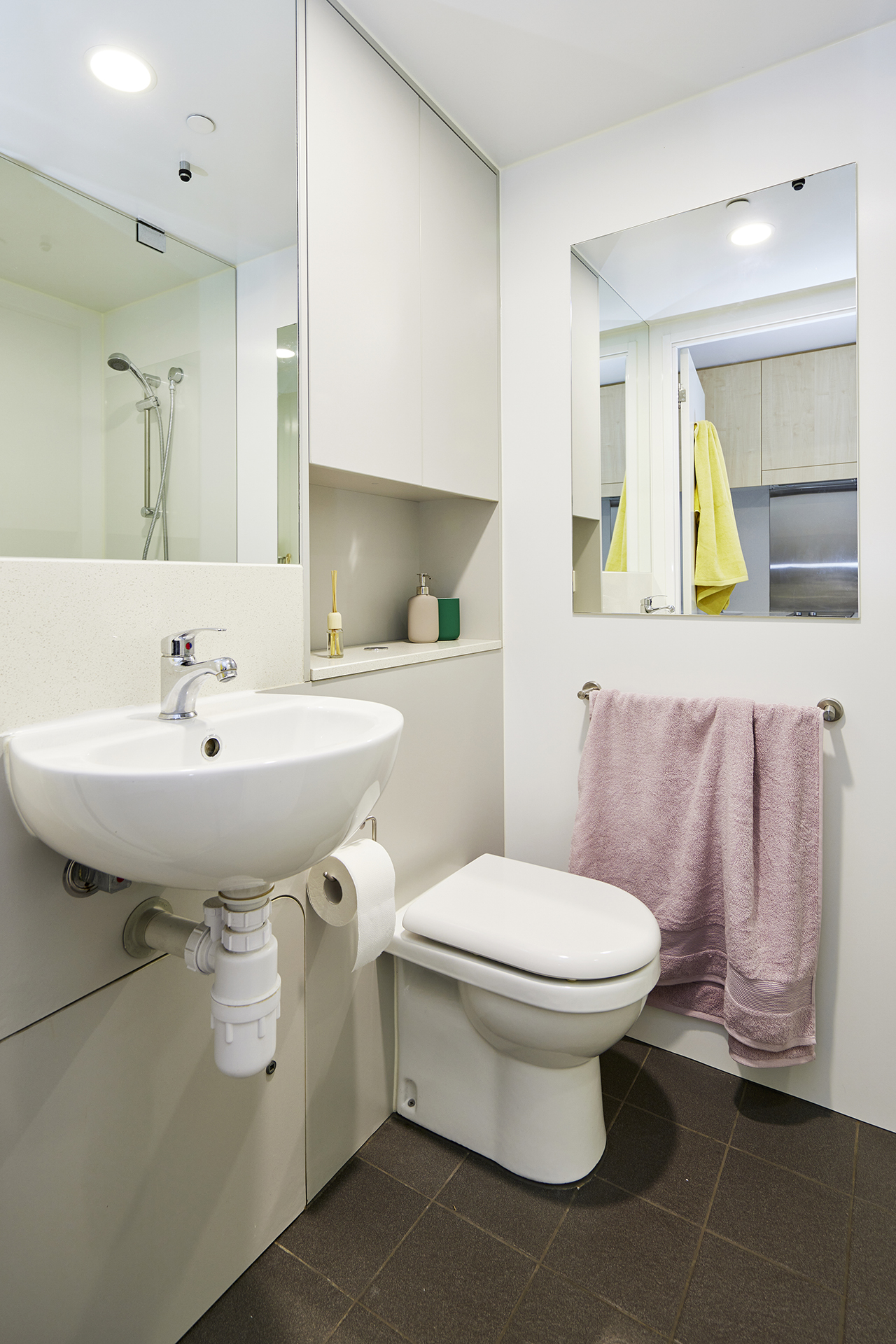  Signature Plus Studio Apartment - King Single Bed With Standard View  -  Urbanest Cleveland Street  - Gallery -  4