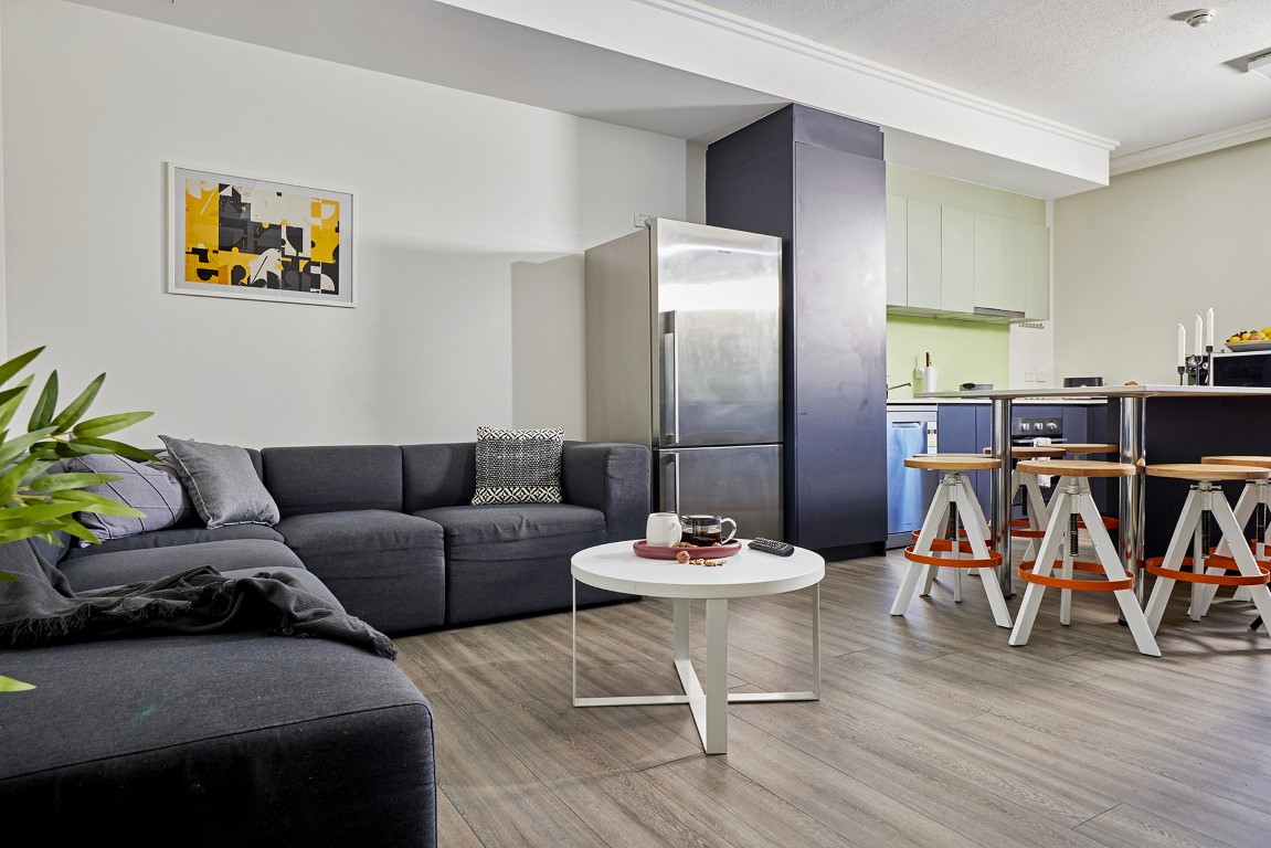  King Single Bed, 4 Bed Apartment With Ensuite  -  Urbanest Darling Square  - Gallery -  9