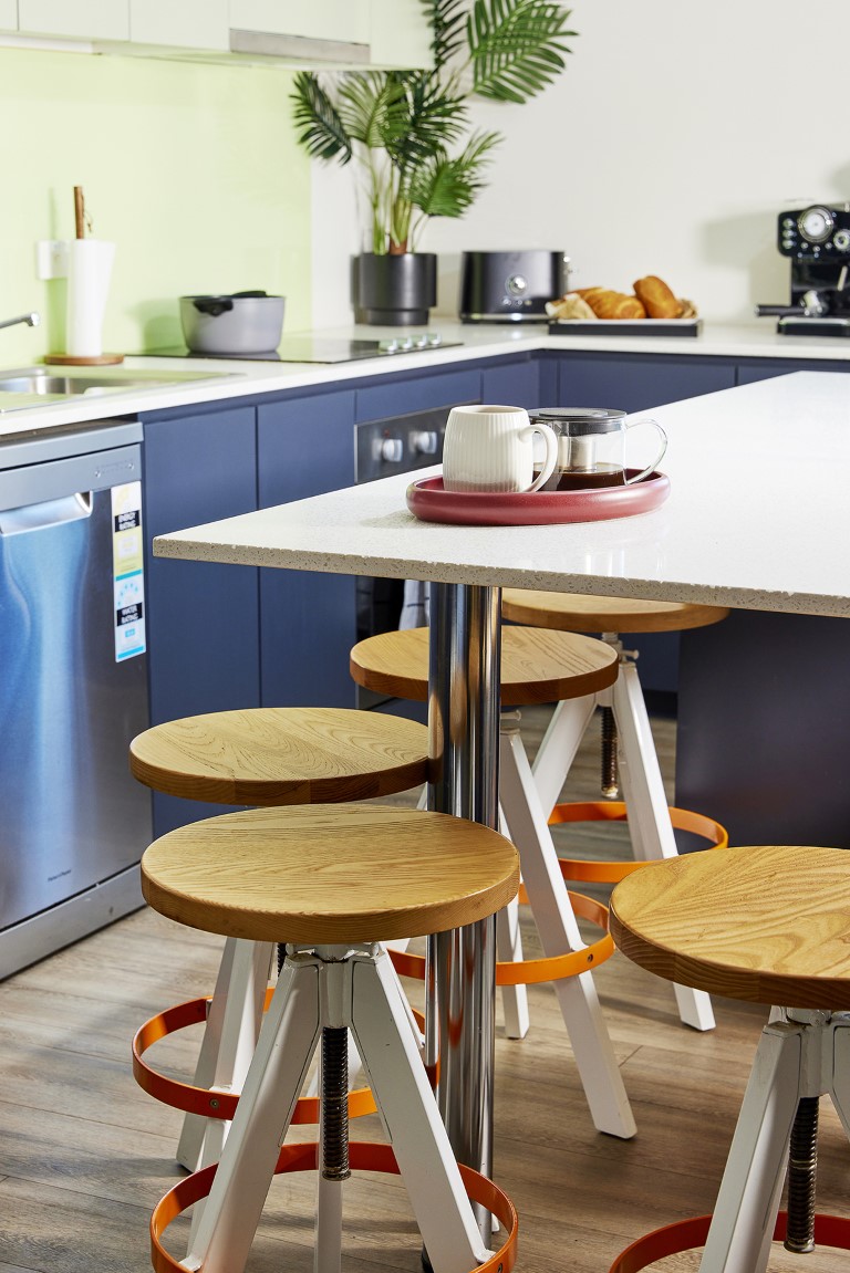  King Single Bed, 4 Bed Apartment With Ensuite  -  Urbanest Darling Square  - Gallery -  8