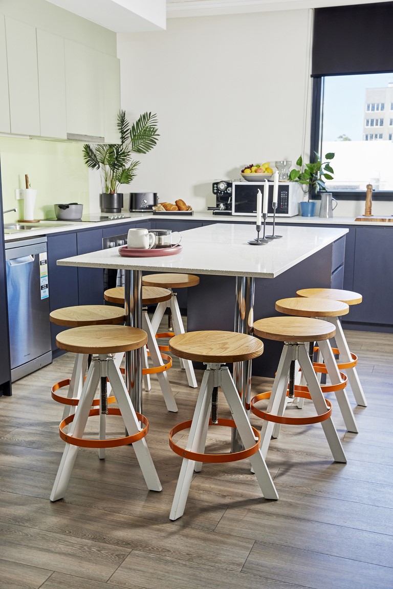  King Single Bed, 4 Bed Apartment With Ensuite  -  Urbanest Darling Square  - Gallery -  7