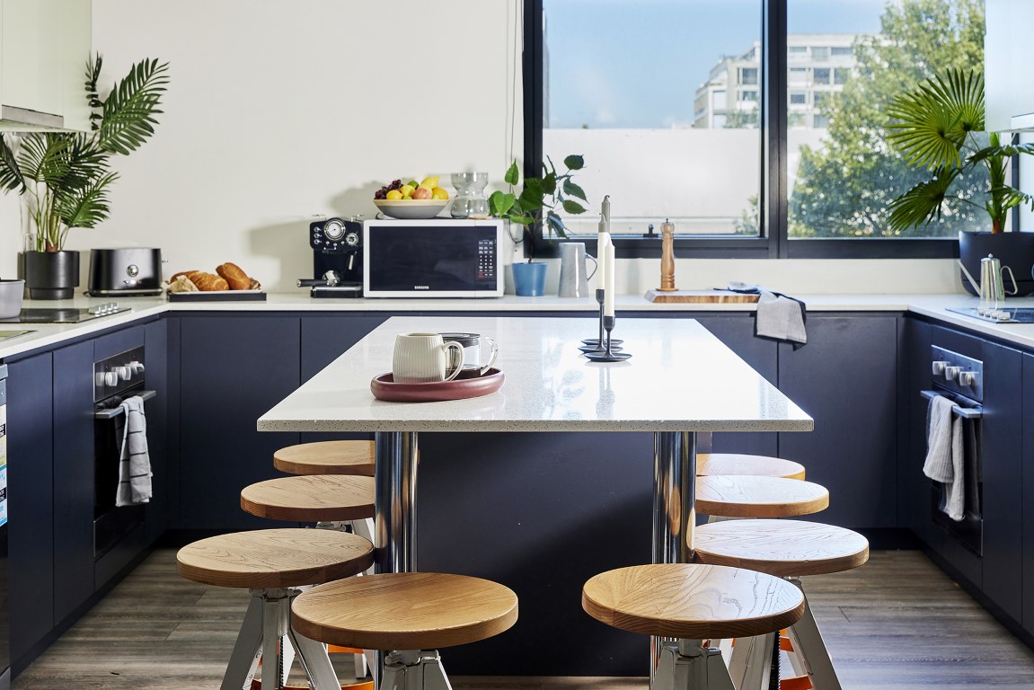  King Single Bed, 5 Bed Apartment With Ensuite  -  Urbanest Darling Square  - Gallery -  2