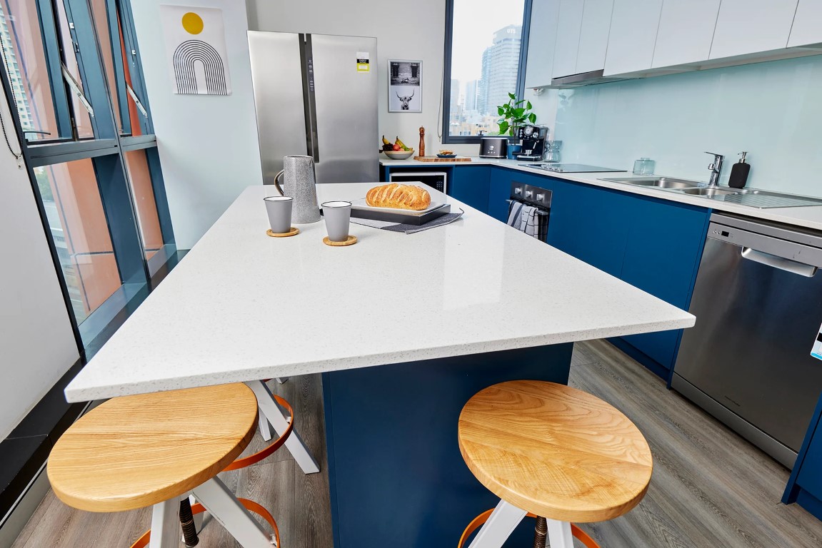  King Single Bed, Twin 8 Bed Apartment With Ensuite  -  Urbanest Darling Square  - Gallery -  4