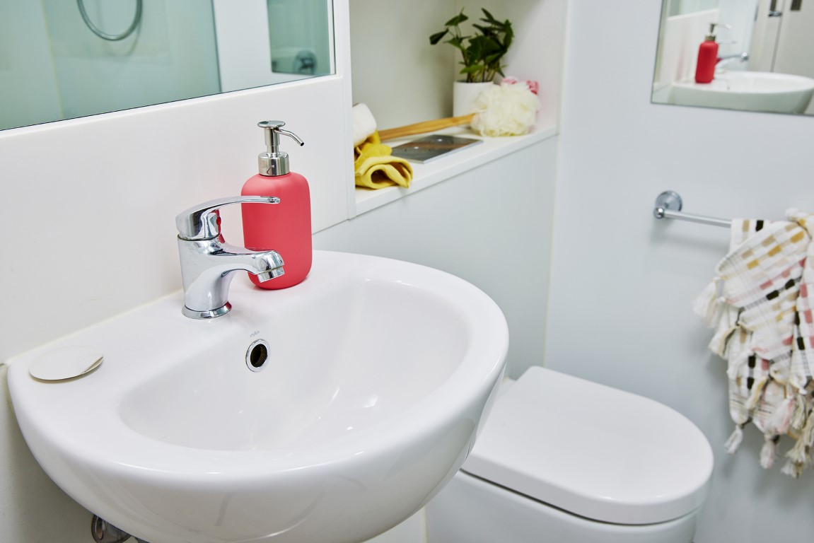  Double Bed, Signature Plus Studio Apartment, With Courtyard  -  Urbanest Glebe  - Gallery -  7