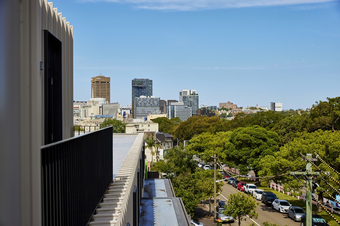  Double Bed, Signature Plus Studio Apartment, With Courtyard  -  Urbanest Glebe  - Gallery -  6
