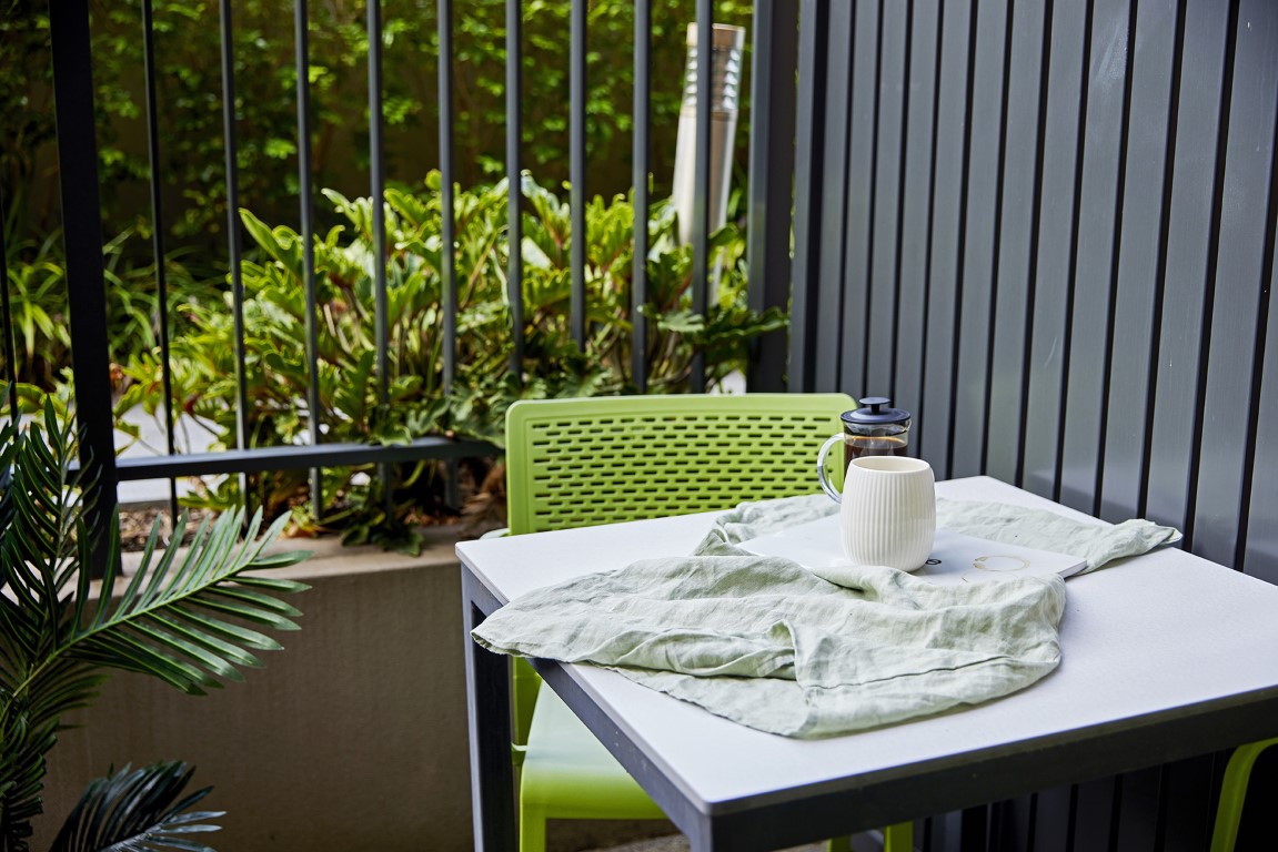  Double Bed, Signature Plus Studio Apartment, With Courtyard  -  Urbanest Glebe  - Gallery -  12