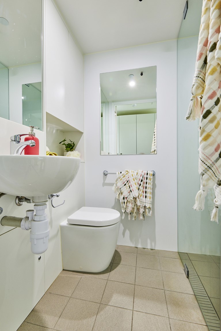  Double Bed, Signature Plus Studio Apartment, With Courtyard  -  Urbanest Glebe  - Gallery -  14