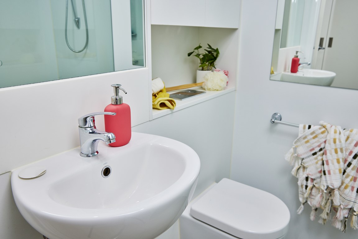 Double Bed, 1 Bed Apartment, Standard View With Balcony - Scape Glebe - Gallery - 9
