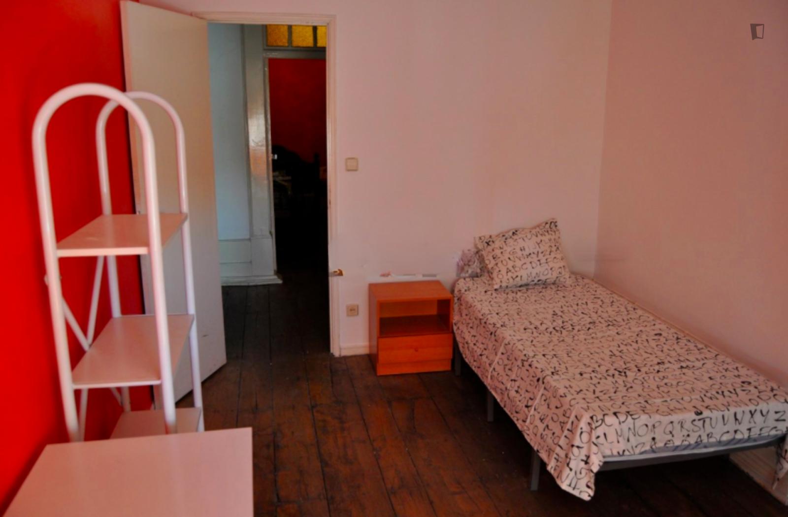  Cozy Single Bedroom Next To Universidade Da Beira Interior  -  Cozy single bedroom next to Universidade da Beira Interior  - Gallery -  1