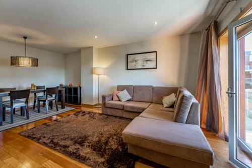 Magnificent 1-bedroom apartment with a balcony and garage near GaiaShopping