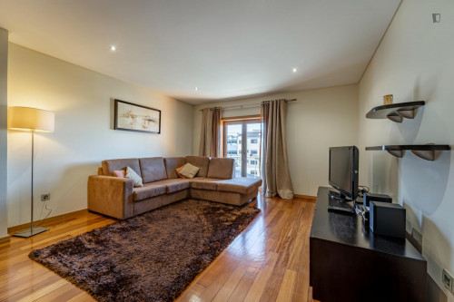 Magnificent 1-bedroom apartment with a balcony and garage near GaiaShopping