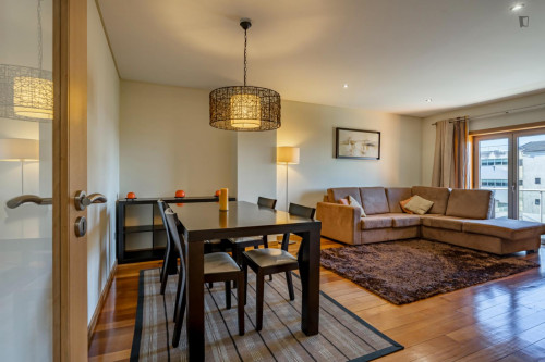 Magnificent 1-bedroom apartment with a balcony and garage near GaiaShopping