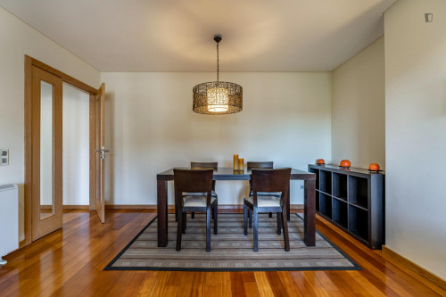 Magnificent 1-bedroom apartment with a balcony and garage near GaiaShopping