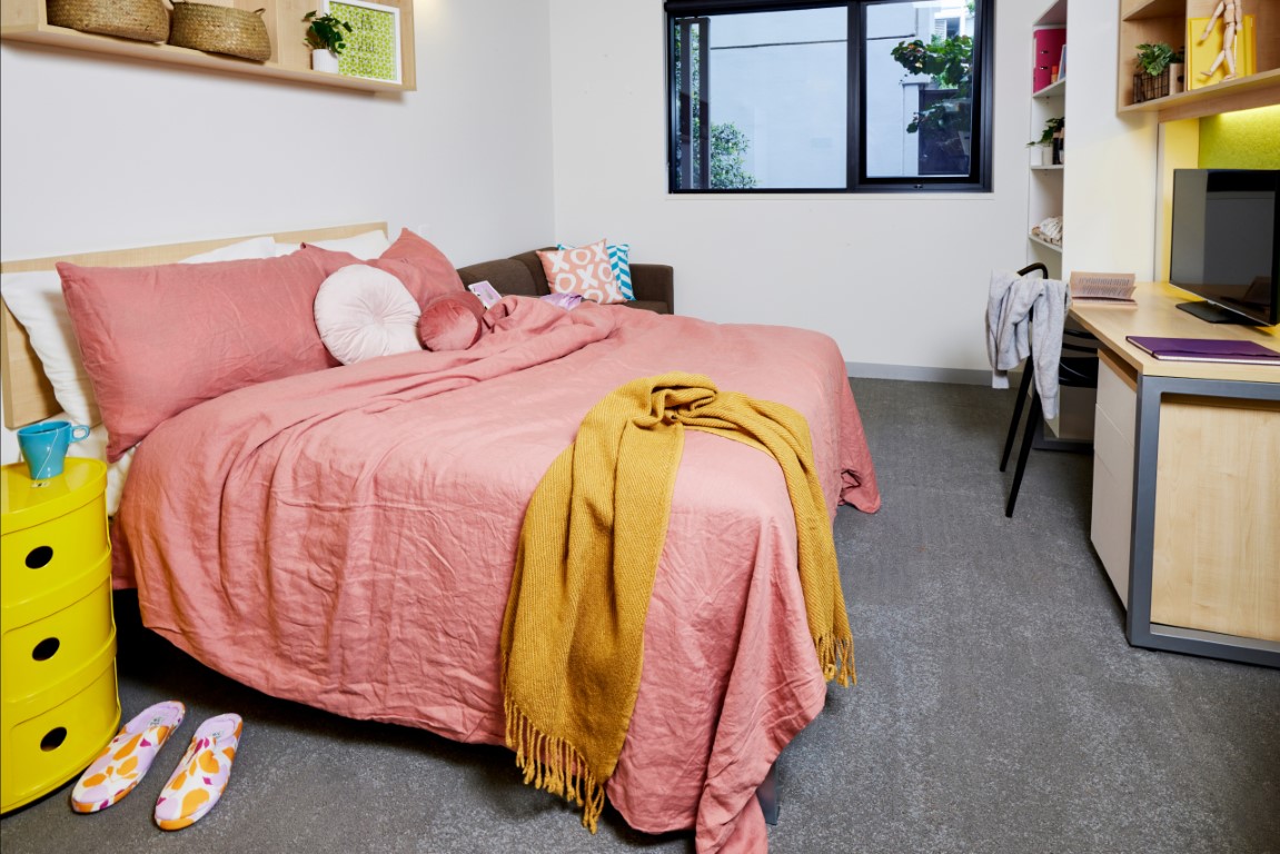  Double Bed, Large Studio Apartment, Standard View  -  Urbanest Sydney Central  - Gallery -  1