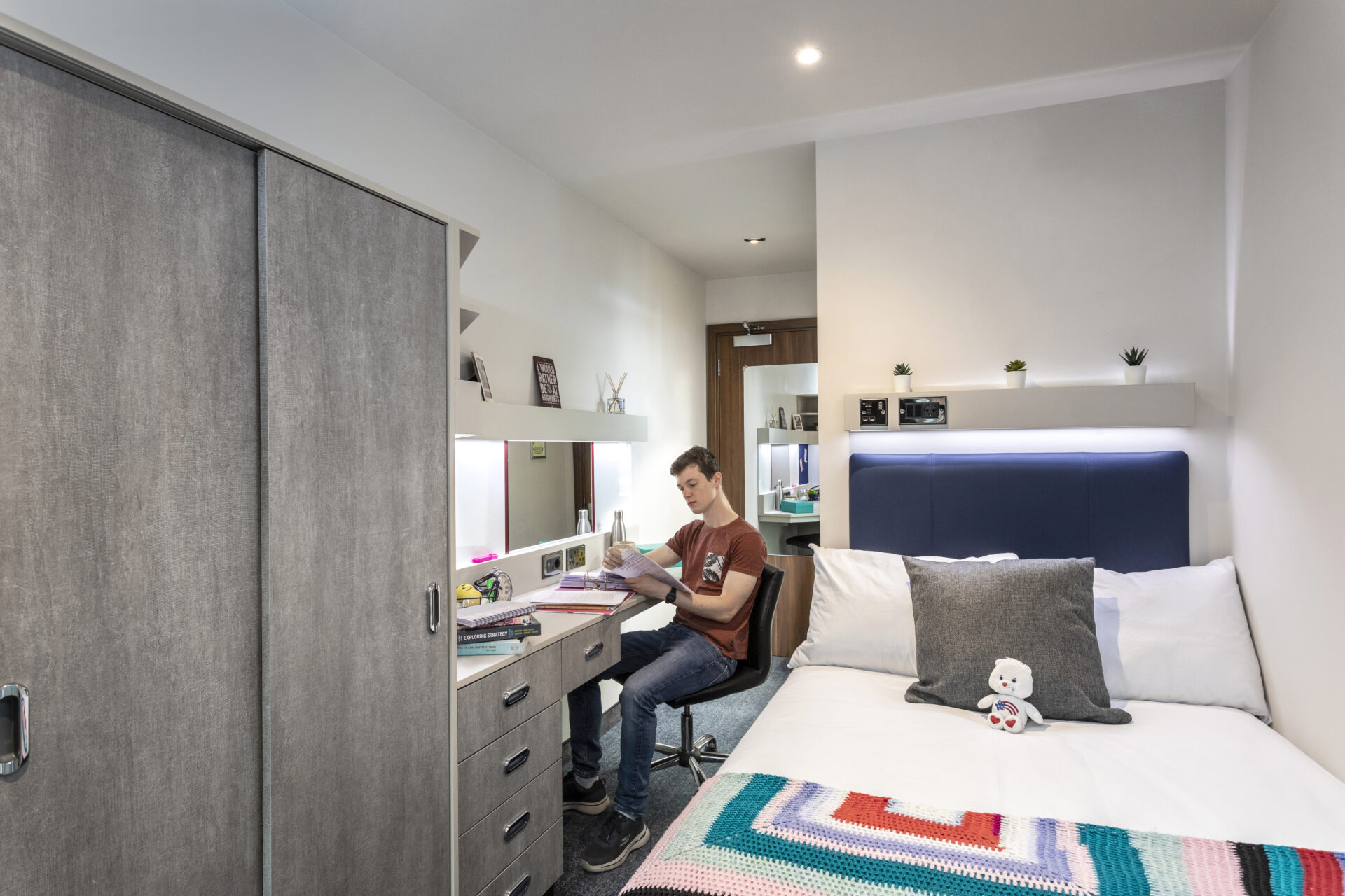 Gold En-Suite Serviced Flat  -  Brotherton House  - Gallery -  1