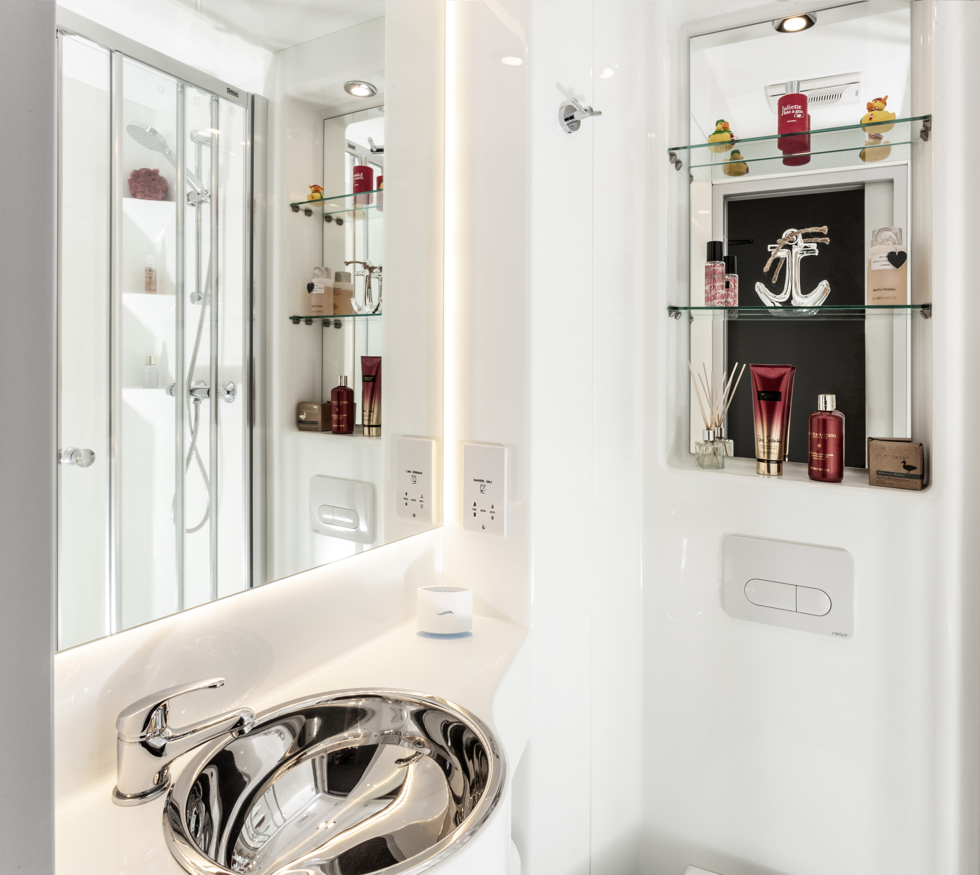 Sapphire Plus En-Suite Serviced Flat - 34