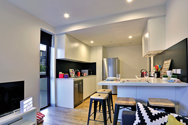  King Single Bed, 3 Bed Apartment With Ensuite  -  Scape Melbourne Central  - Gallery -  2
