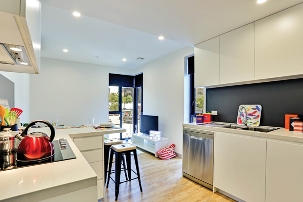  King Single Bed, 4 Bed Apartment With Ensuite  -  Scape Melbourne Central  - Gallery -  1