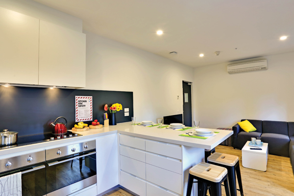  King Single Bed, Twin 8 Bed Apartment With Ensuite  -  Scape Melbourne Central  - Gallery -  4