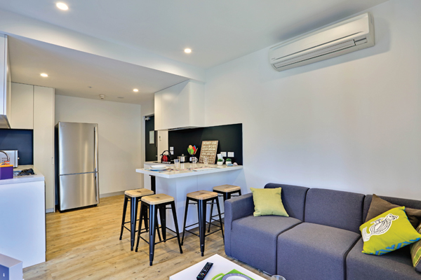  King Single Bed, 2 Bed Apartment With Ensuite  -  Scape Melbourne Central  - Gallery -  7