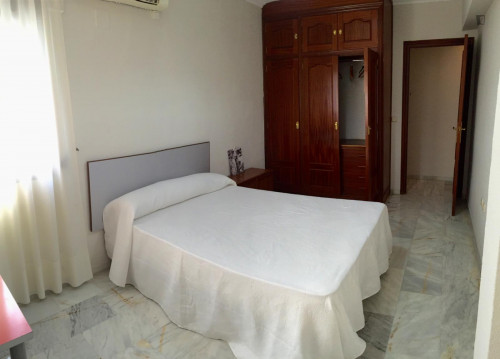 Double bedroom in 4-bedroom apartment