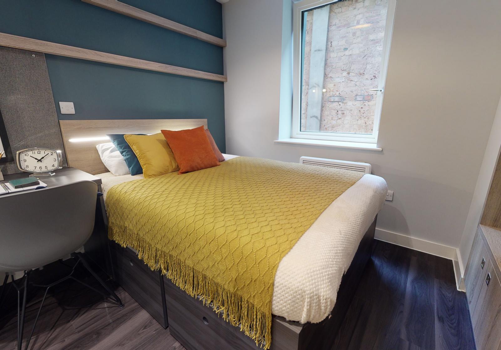  Platinum Studio Twin  -  iQ Hammersmith  - Gallery -  1