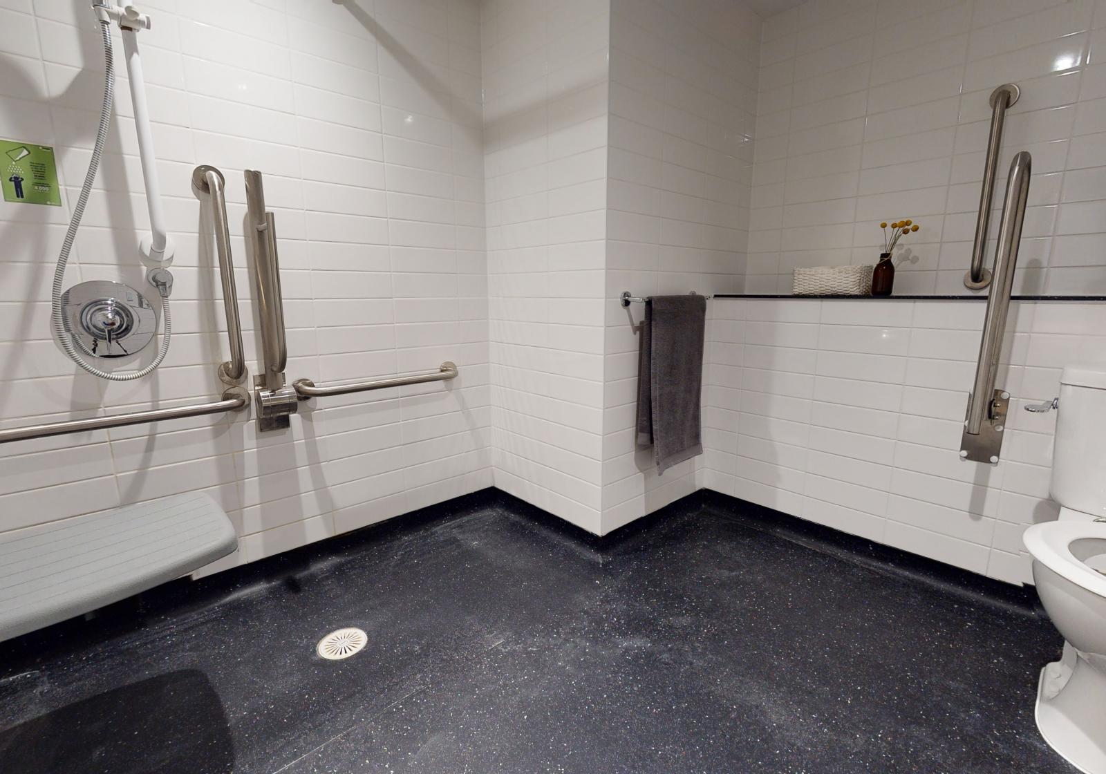  Platinum Studio Twin  -  iQ Hammersmith  - Gallery -  2