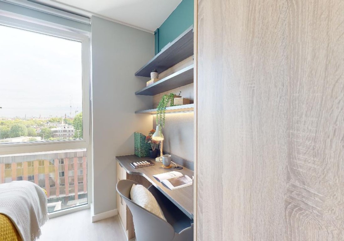  Silver Crtyrd Studio Plus  -  iQ Hammersmith  - Gallery -  8