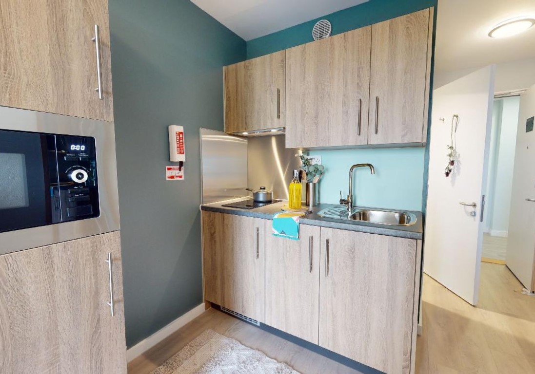  Silver Crtyrd Studio Plus  -  iQ Hammersmith  - Gallery -  6