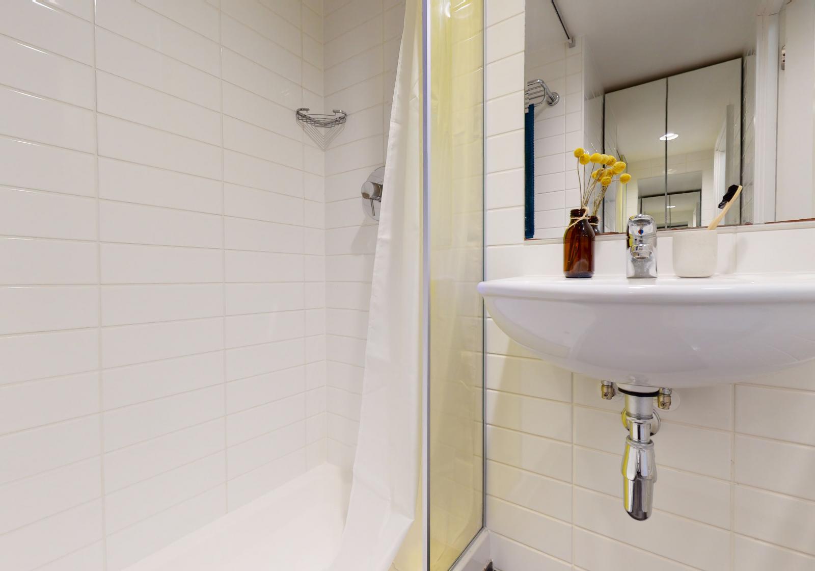  Gold Studio Plus  -  iQ Hammersmith  - Gallery -  4
